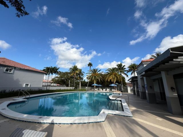 Дом в аренду по адресу 5072 NW 115th Ct - фото 7463942