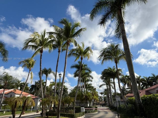 Дом в аренду по адресу 5072 NW 115th Ct - фото 7463948