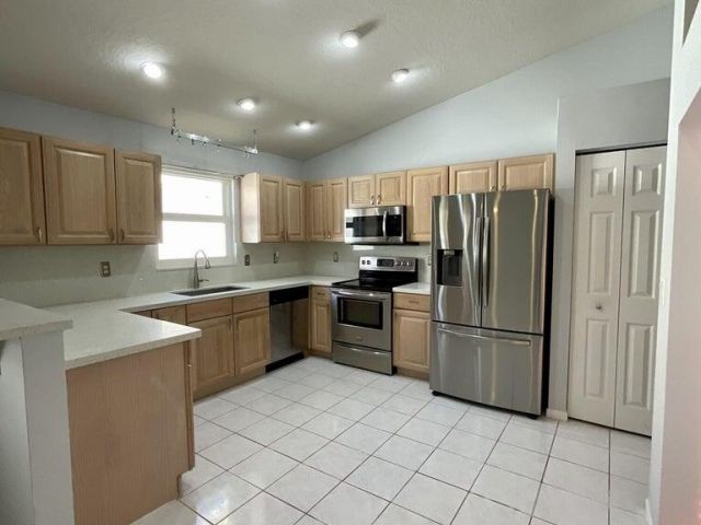 Дом в аренду по адресу 7954 Stirling Bridge Boulevard S - фото 6875431