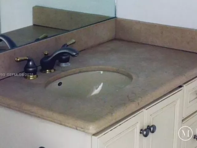 Дом в аренду по адресу 2640 Fairways Dr - фото 6874845