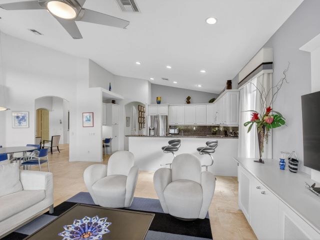 Продажа дома по адресу 13197 Alhambra Lake Circle - фото 6883486