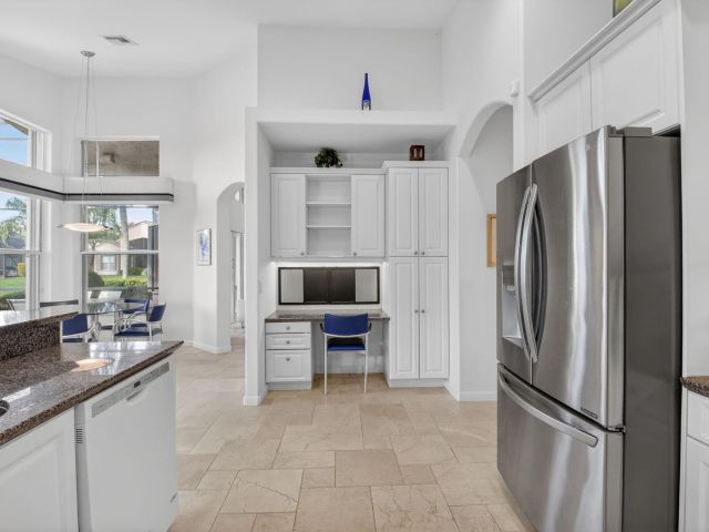 Продажа дома по адресу 13197 Alhambra Lake Circle - фото 6883491