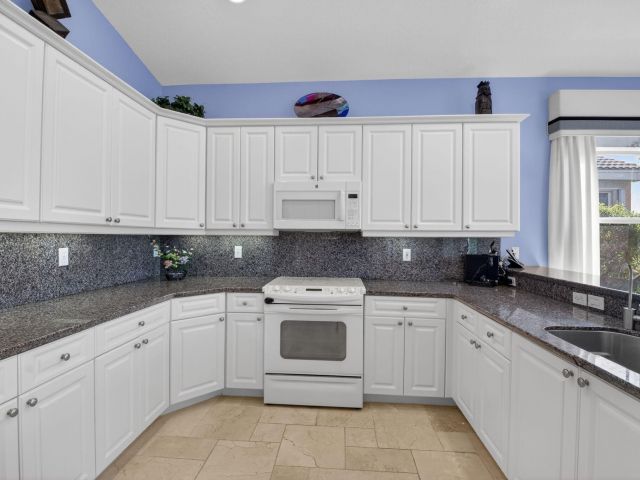 Продажа дома по адресу 13197 Alhambra Lake Circle - фото 6883492