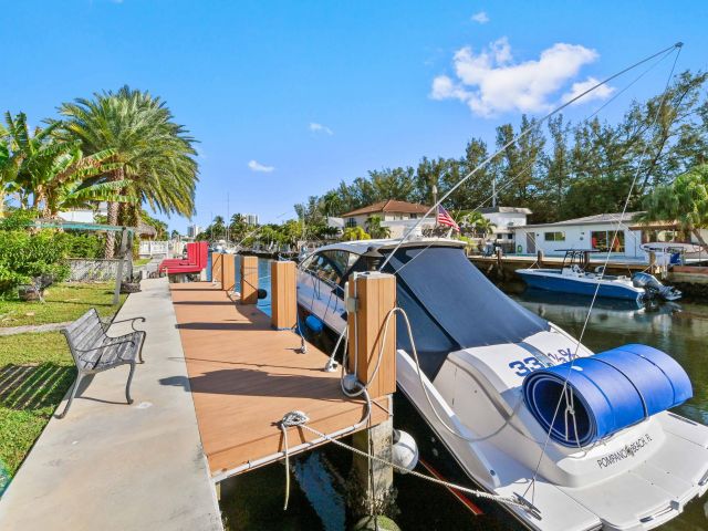 Продажа дома по адресу 2576 SE 14th Street - фото 6893417