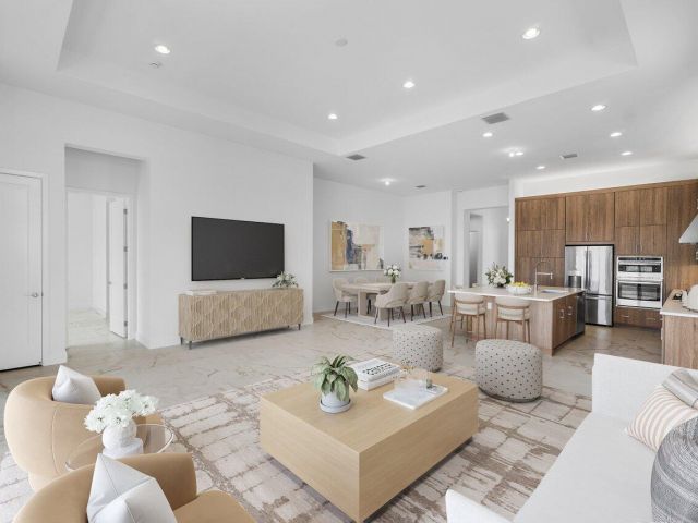 Продажа дома по адресу 8254 Royal County Down Road - фото 6894937