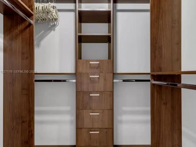 Продажа квартиры #2405 - фото 6878984