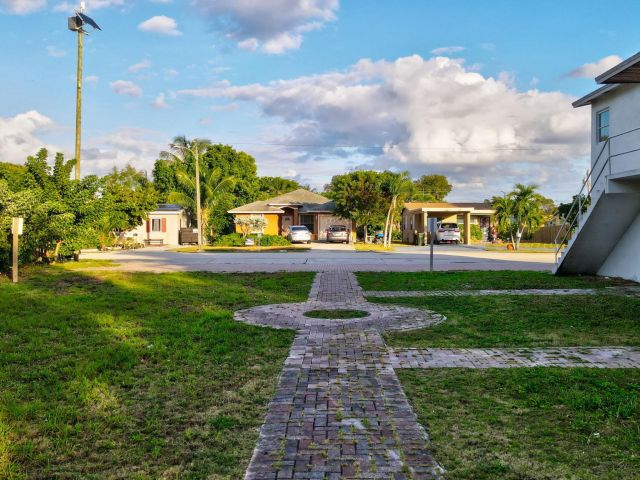 Продажа дома по адресу 122 SW 8th Avenue - фото 6890924