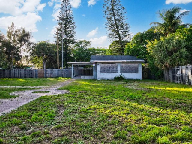 Продажа дома по адресу 122 SW 8th Avenue - фото 6890927