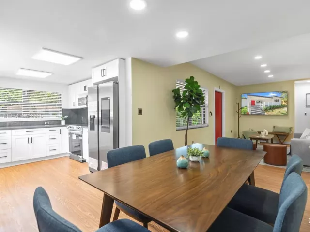 Дом в аренду по адресу 220 NW 134th St - фото 6888218