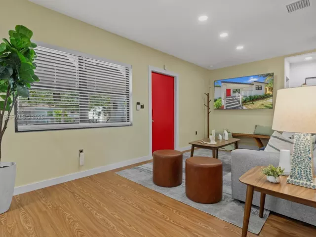 Дом в аренду по адресу 220 NW 134th St - фото 6888219