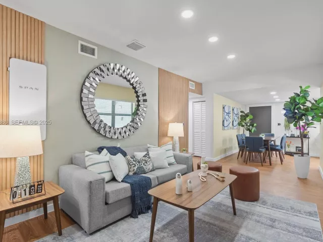 Дом в аренду по адресу 220 NW 134th St - фото 6888221