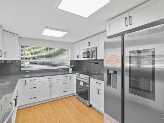 Дом в аренду по адресу 220 NW 134th St - фото 6888212