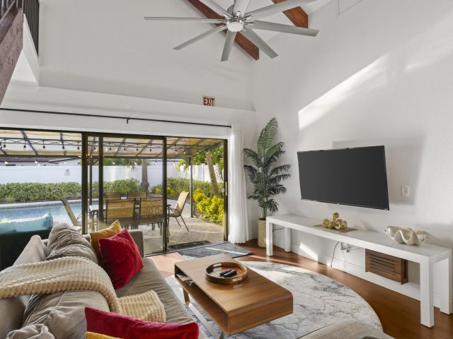 Продажа дома по адресу 15881 SW 8th Avenue - фото 6879586