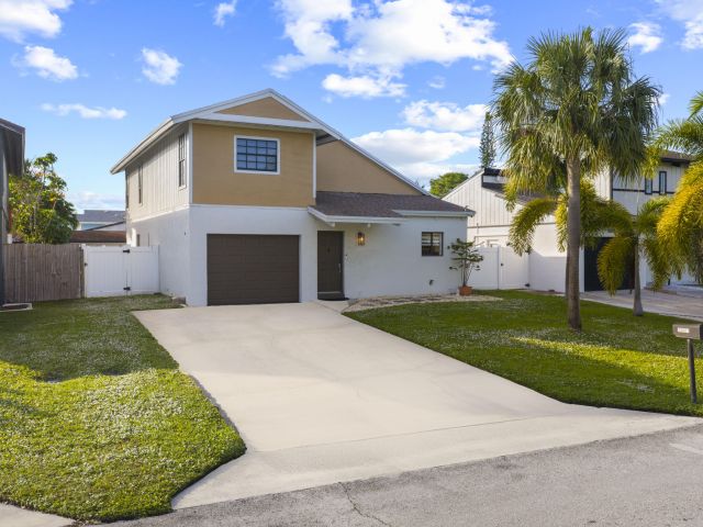 Продажа дома по адресу 15881 SW 8th Avenue - фото 6879595