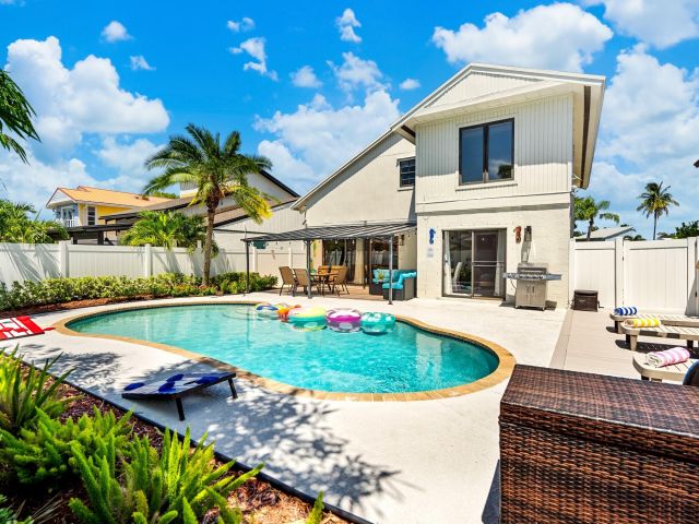 Продажа дома по адресу 15881 SW 8th Avenue - фото 6879596