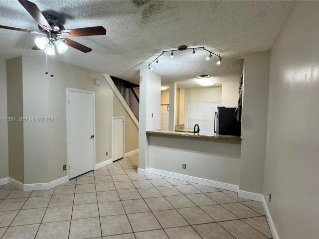 Дом в аренду по адресу 443 SW 122nd TER 443 - фото 7454297