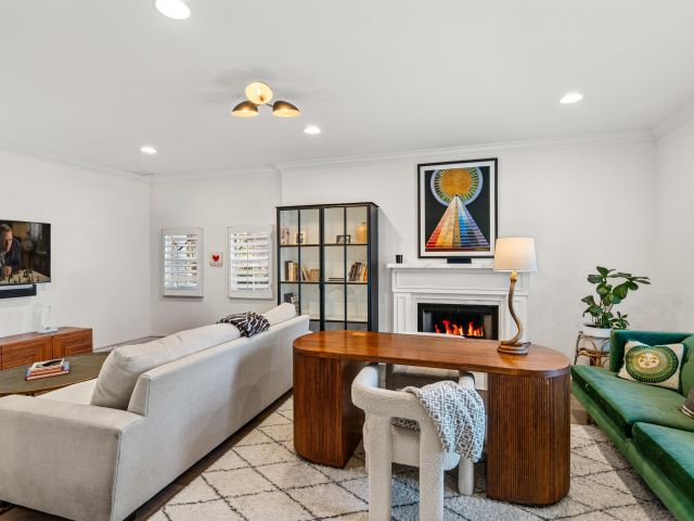 Продажа дома по адресу 399 Florenada Terrace - фото 6909742