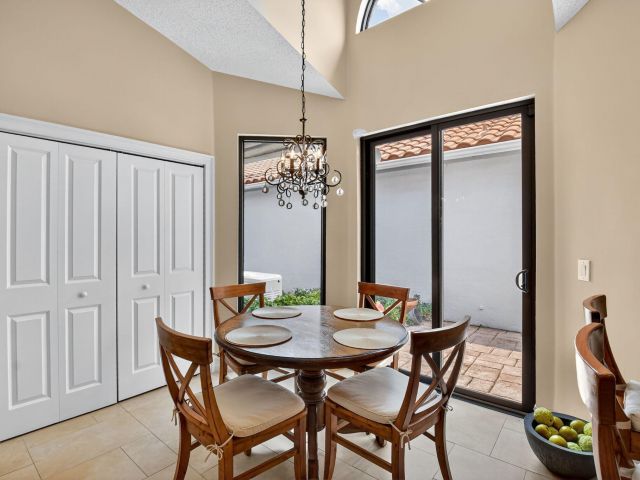 Продажа дома по адресу 5850 NW 21st Avenue - фото 6894824