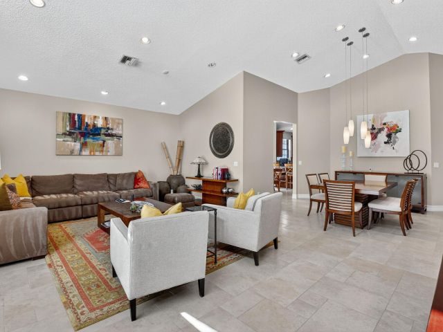 Продажа дома по адресу 5850 NW 21st Avenue - фото 6894831