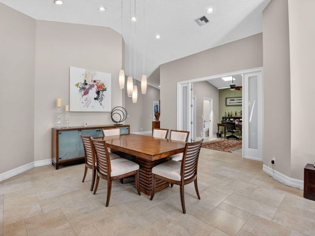 Продажа дома по адресу 5850 NW 21st Avenue - фото 6894832