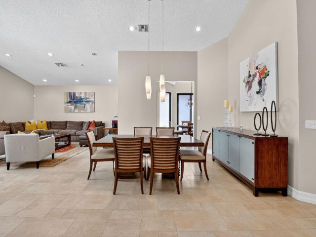 Продажа дома по адресу 5850 NW 21st Avenue - фото 6894833