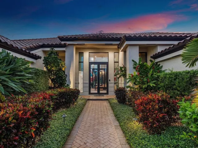 Продажа дома по адресу 4848 Chamal Circle - фото 9039175