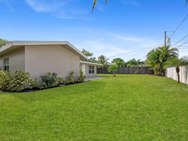 Продажа дома по адресу 521 NE 32nd Street - фото 6894861