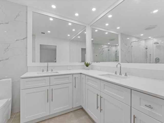 Продажа дома по адресу 521 NE 32nd Street - фото 6894866