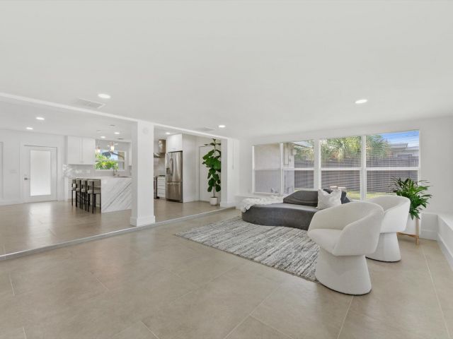 Продажа дома по адресу 521 NE 32nd Street - фото 6894870