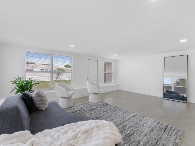 Продажа дома по адресу 521 NE 32nd Street - фото 6894872