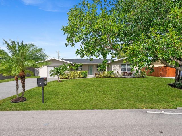 Продажа дома по адресу 521 NE 32nd Street - фото 6894877