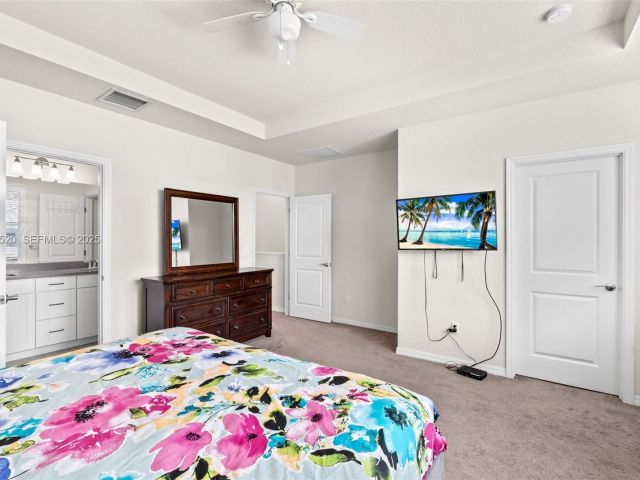 Дом в аренду по адресу 1190 Eucalyptus Dr 5 - фото 6878658