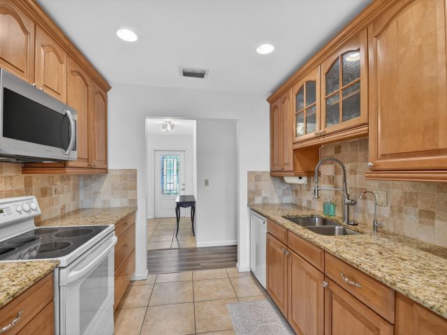 Продажа дома по адресу 3618 Valley Way - фото 6893952