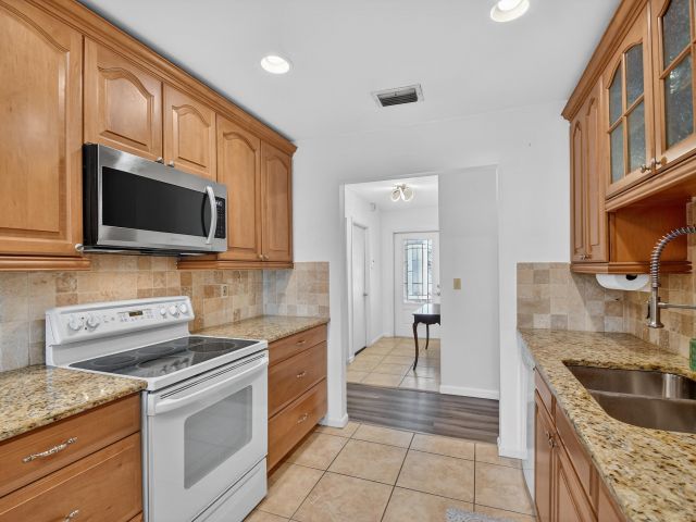 Продажа дома по адресу 3618 Valley Way - фото 6893953