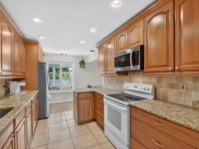 Продажа дома по адресу 3618 Valley Way - фото 6893954