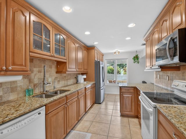 Продажа дома по адресу 3618 Valley Way - фото 6893955