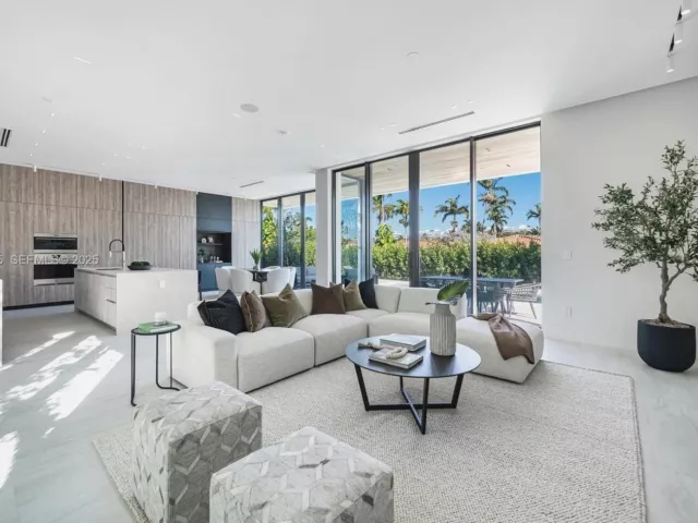 Продажа дома по адресу 8935 Froude Ave - фото 6880892