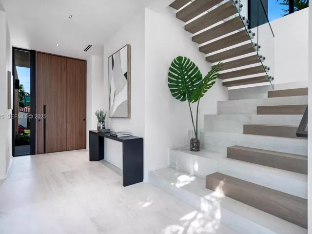 Продажа дома по адресу 8935 Froude Ave - фото 6880894