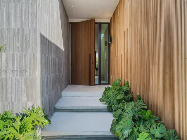 Продажа дома по адресу 8935 Froude Ave - фото 6880896