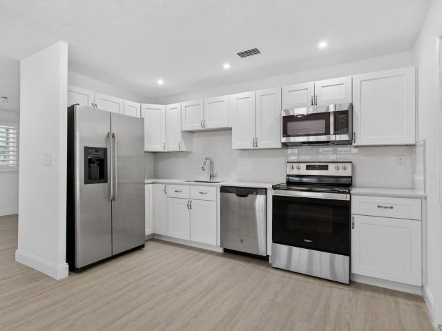 Продажа дома по адресу 208 NE 14th Avenue - фото 6898618