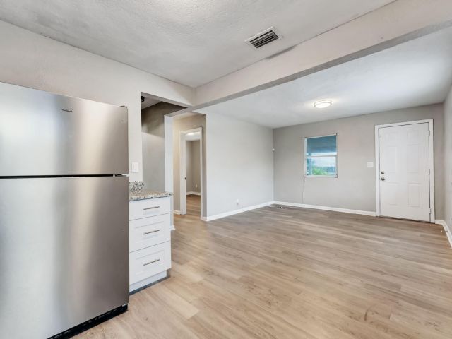 Дом в аренду по адресу 172 W 15th Street 1 - фото 6893569