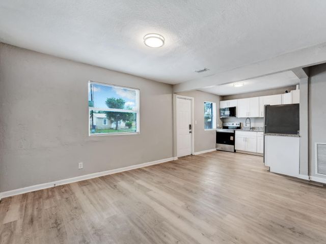 Дом в аренду по адресу 172 W 15th Street 1 - фото 6893571