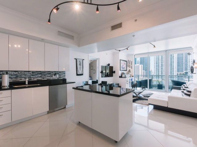 Продажа квартиры #1512 - фото 6887197