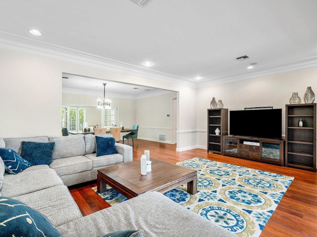 Дом в аренду по адресу 2121 Areca Palm Road - фото 6894550