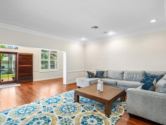 Дом в аренду по адресу 2121 Areca Palm Road - фото 6894551