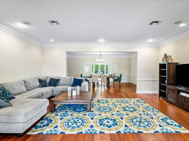 Дом в аренду по адресу 2121 Areca Palm Road - фото 6894552