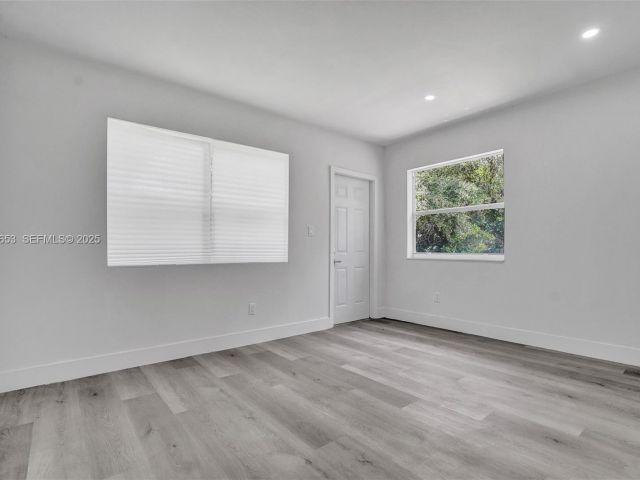 Продажа дома по адресу 1041 NE 169th St - фото 7445673