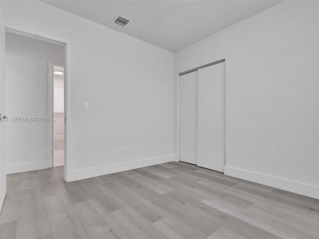 Продажа дома по адресу 1041 NE 169th St - фото 7445680