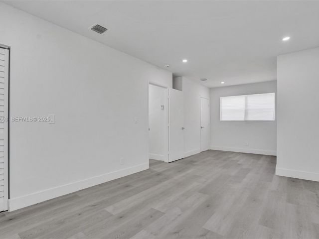 Продажа дома по адресу 1041 NE 169th St - фото 7445682