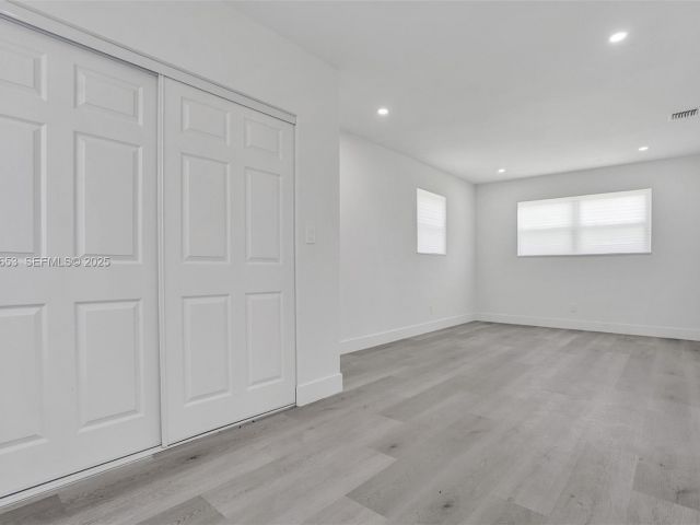 Продажа дома по адресу 1041 NE 169th St - фото 7445684